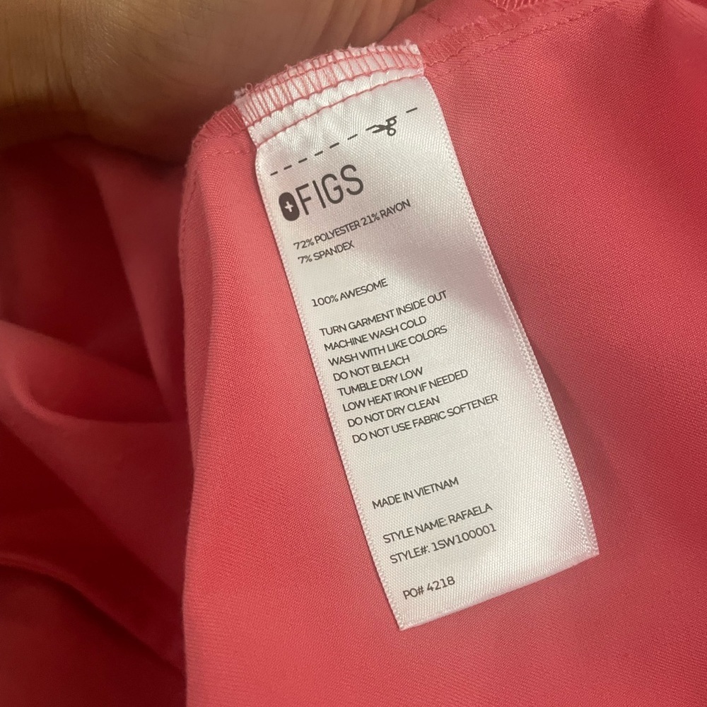 FIGS Rafaela Oversized Scrub Top - Picture 6 of 6
